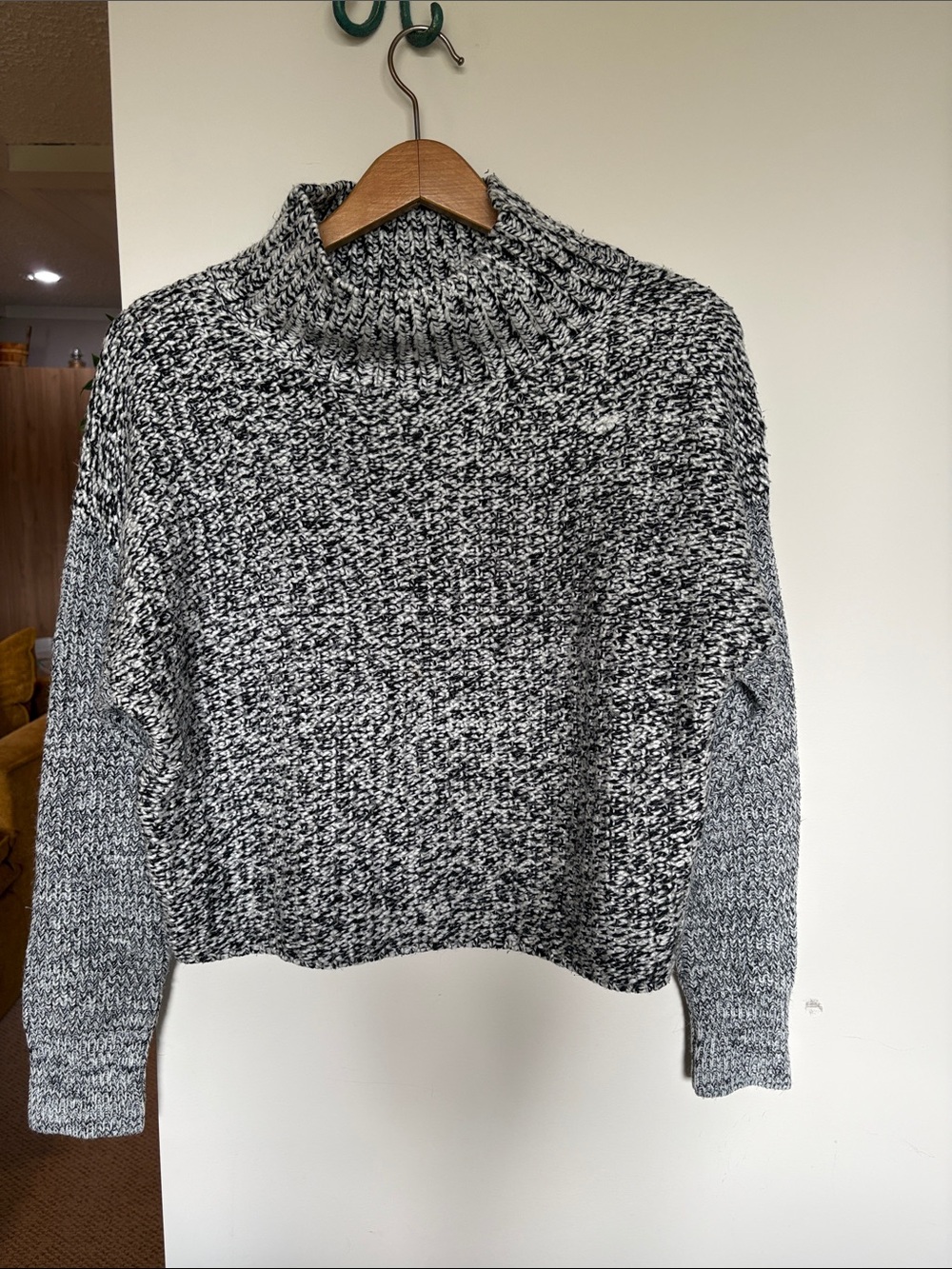 John + Jenn Black White Marled Mock Neck Sweater Size S